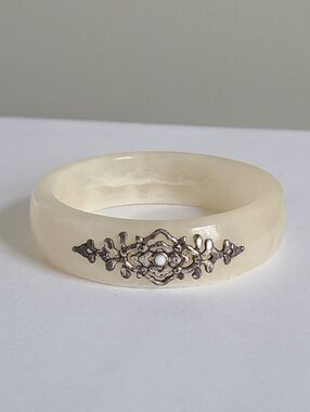 Vintage Bakelite Marbled Ivory Cream Thick Chunky Filigree Resin Bangle Bracelet